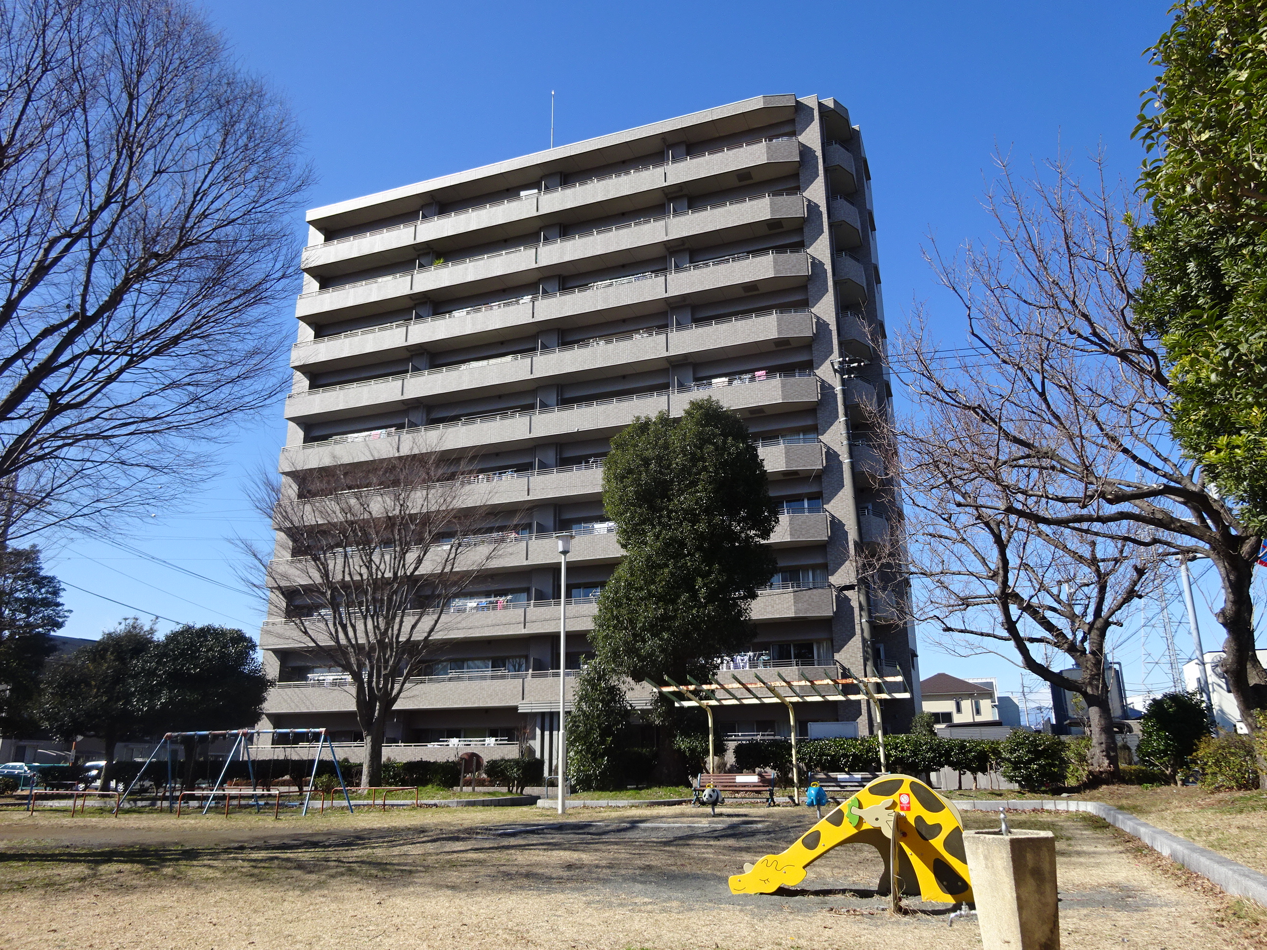 サーパス日乃出町公園1階（東南角部屋）