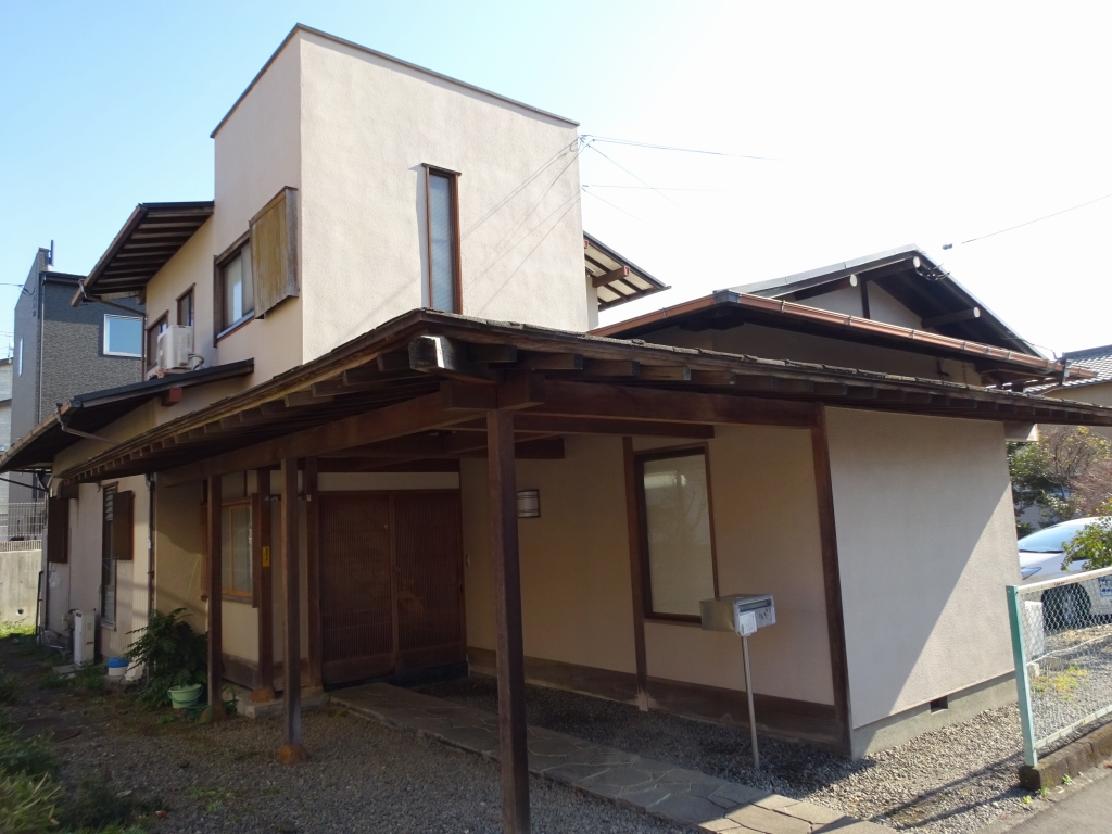富士市厚原”旅館風の玄関が映える”中古住宅