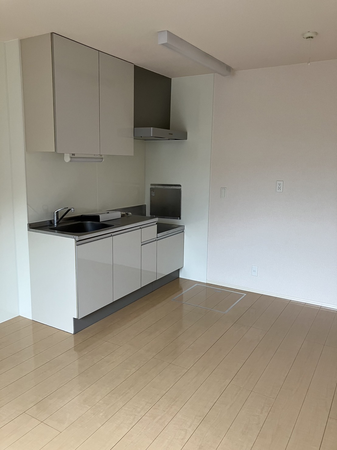 富士宮市光町　D-Room マツダ 102