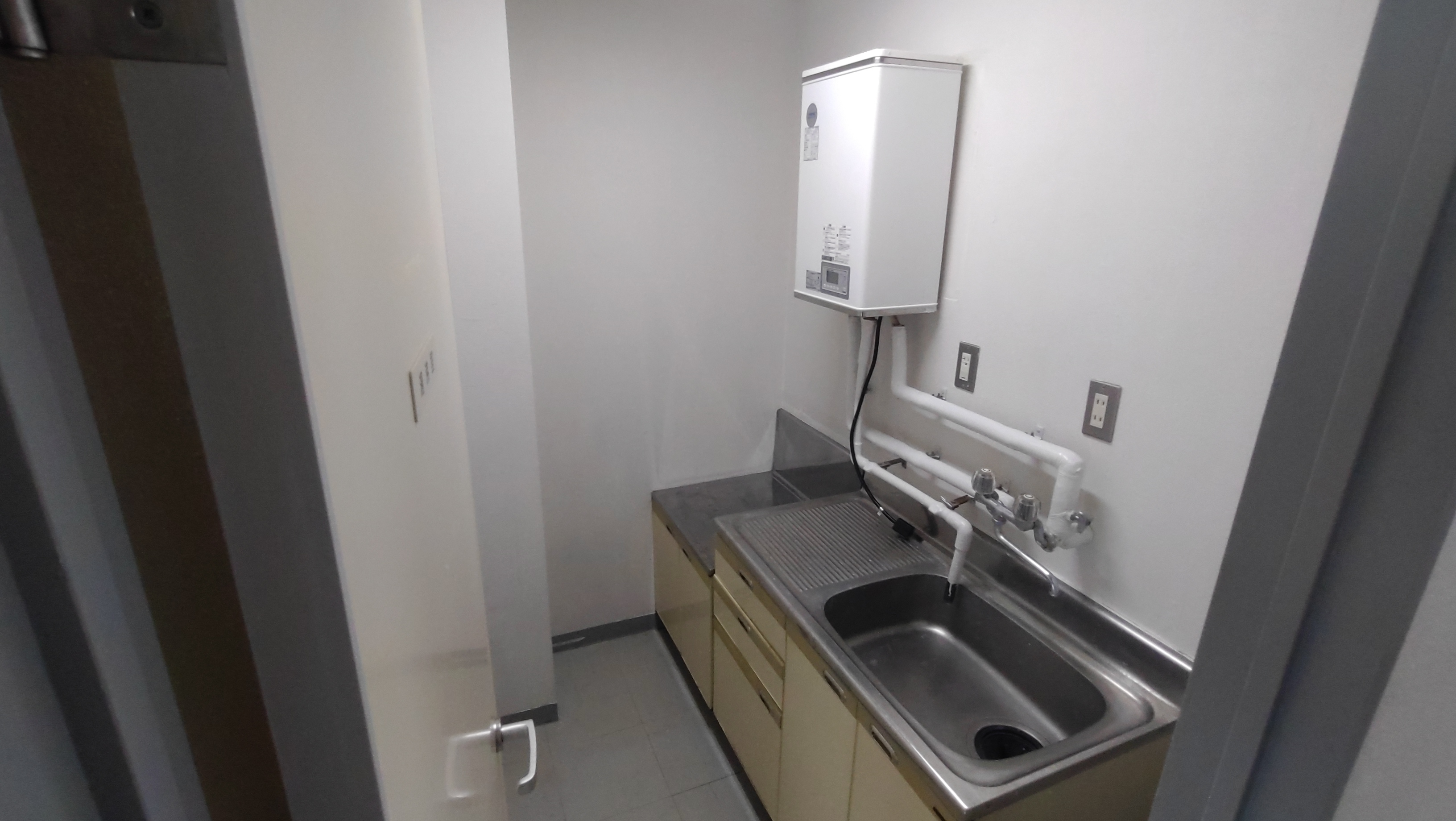 富士市本市場テナントビル3階