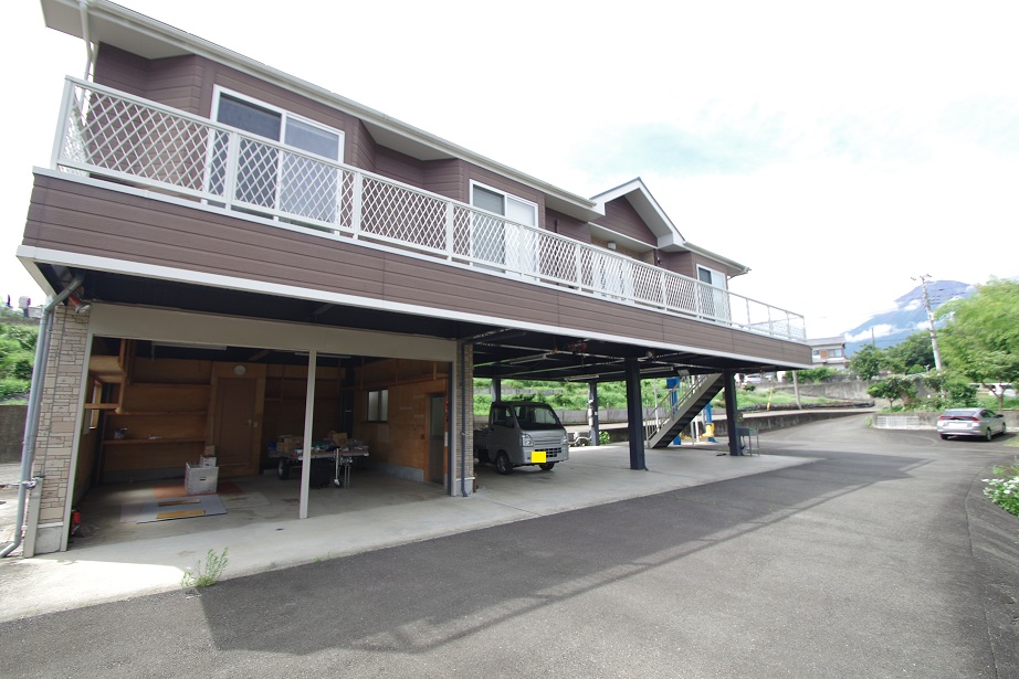 杉田中古ガレージ付き住宅