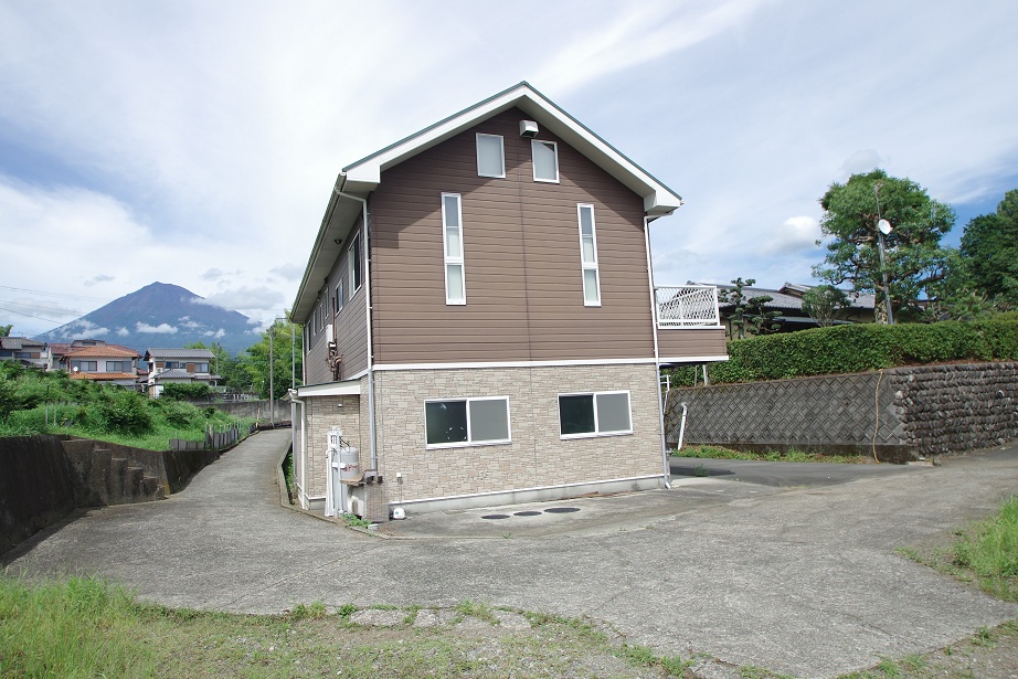 杉田中古ガレージ付き住宅