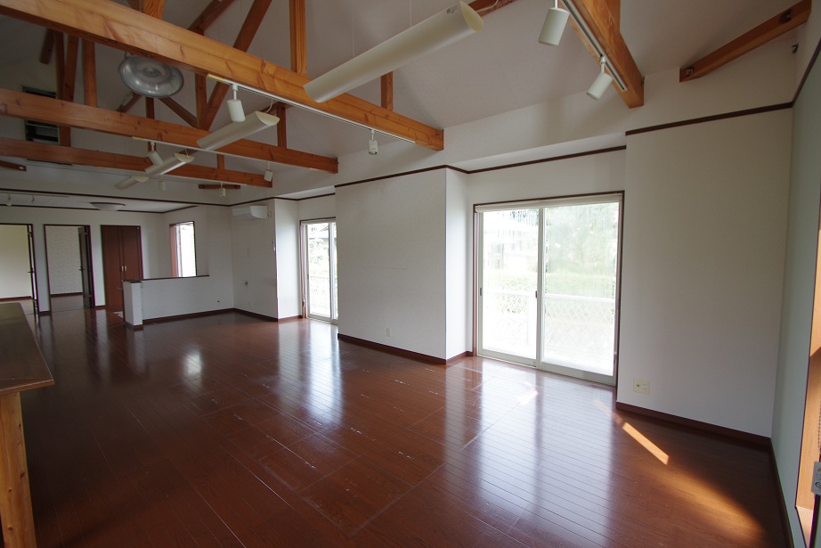 杉田中古ガレージ付き住宅