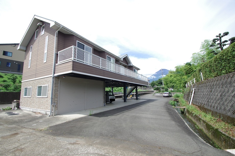 杉田中古ガレージ付き住宅