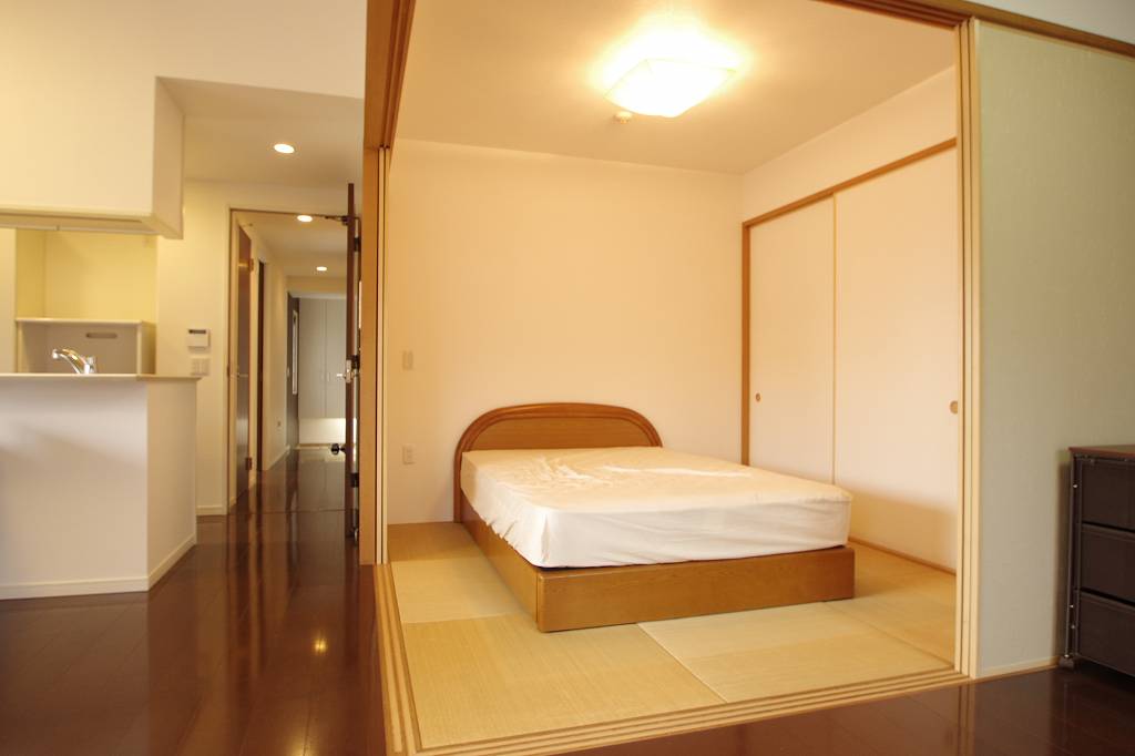 サーパス日乃出町公園1階（東南角部屋）