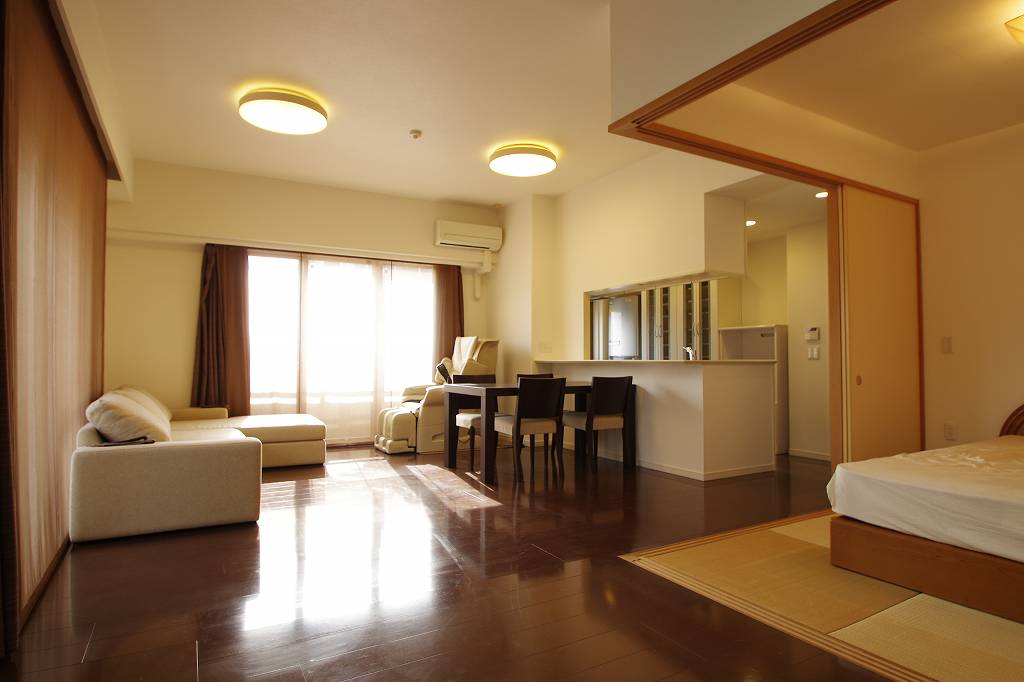 サーパス日乃出町公園1階（東南角部屋）