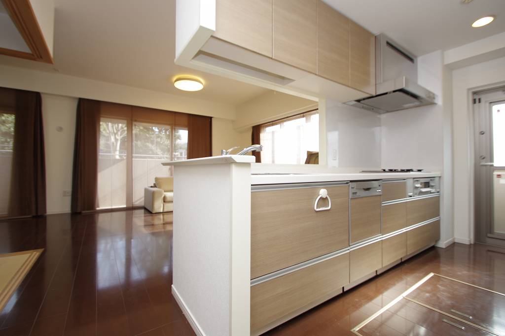 サーパス日乃出町公園1階（東南角部屋）