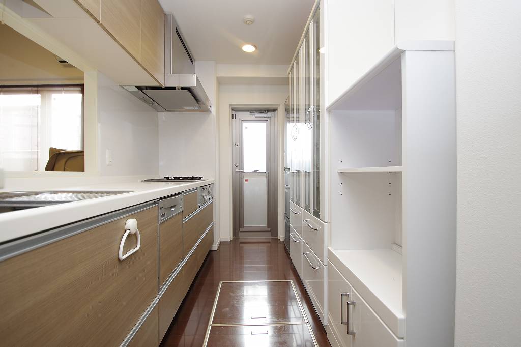 サーパス日乃出町公園1階（東南角部屋）