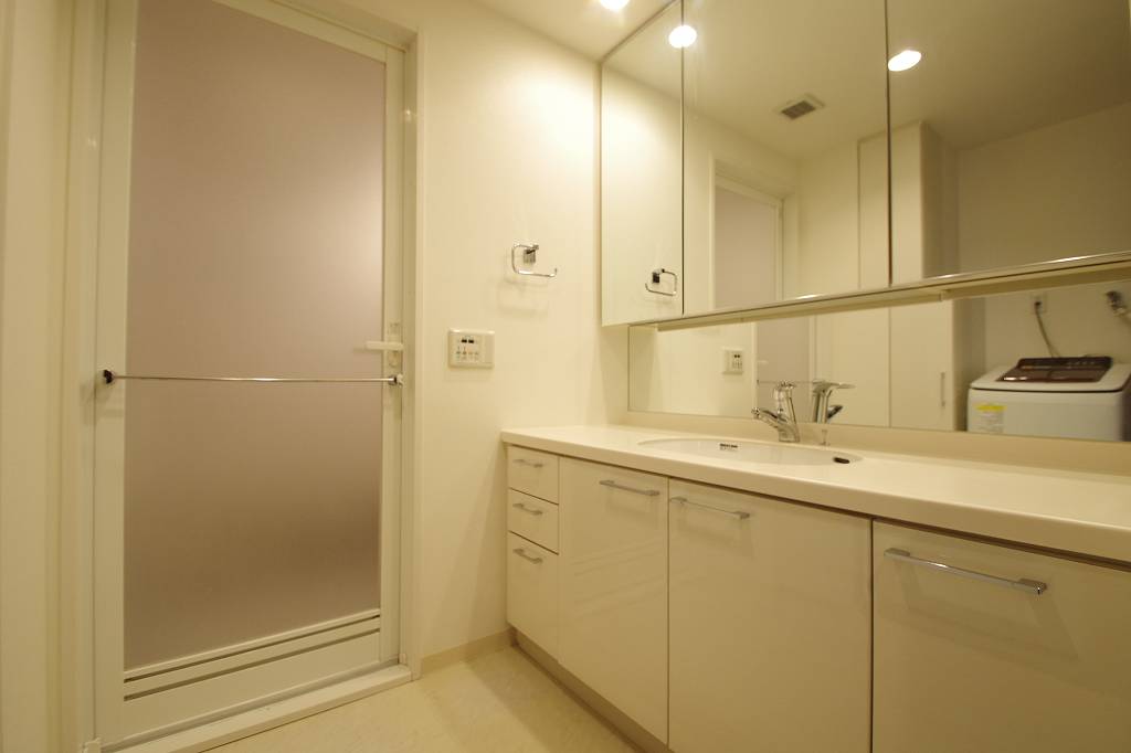 サーパス日乃出町公園1階（東南角部屋）