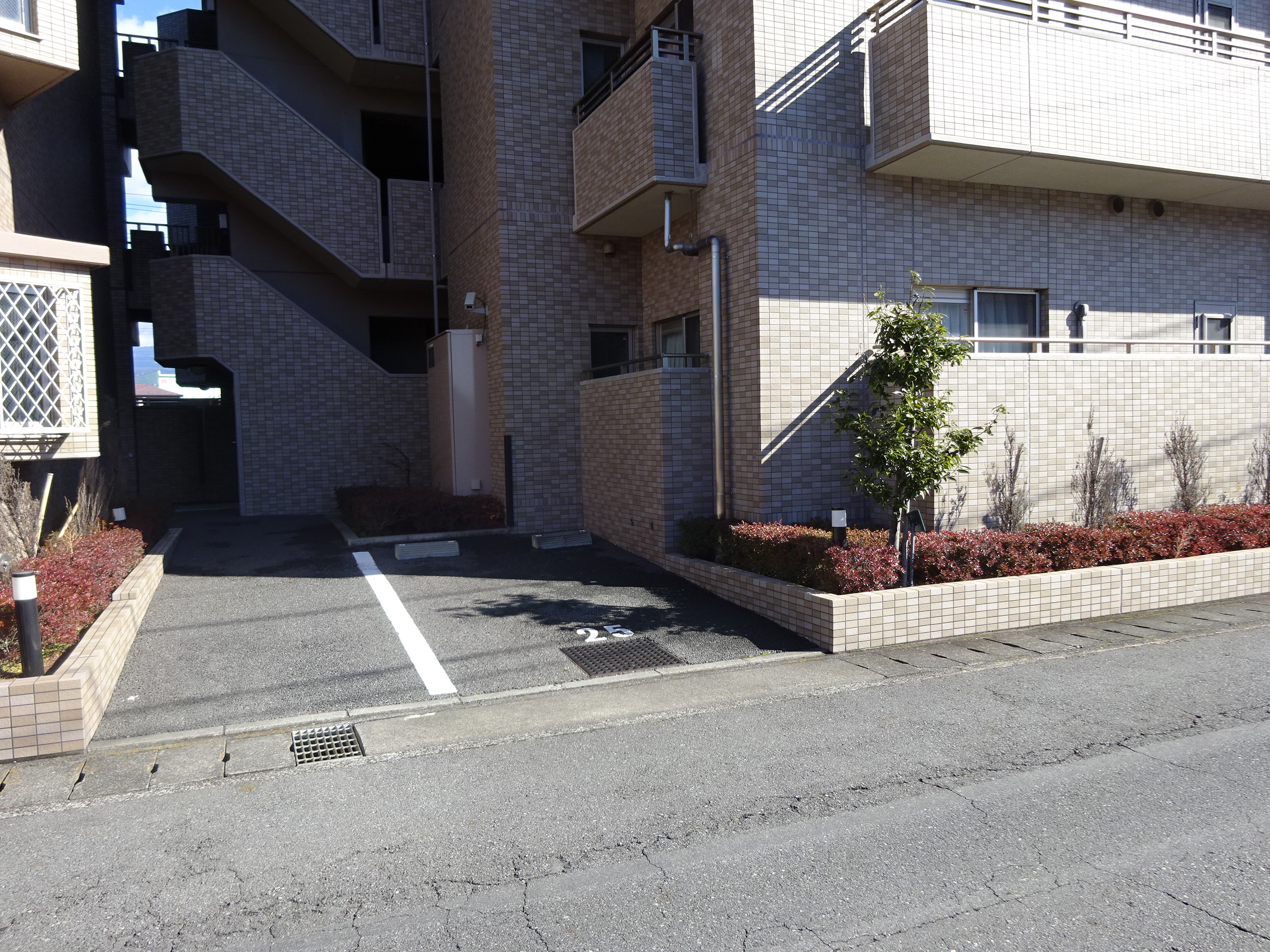 サーパス日乃出町公園1階（東南角部屋）