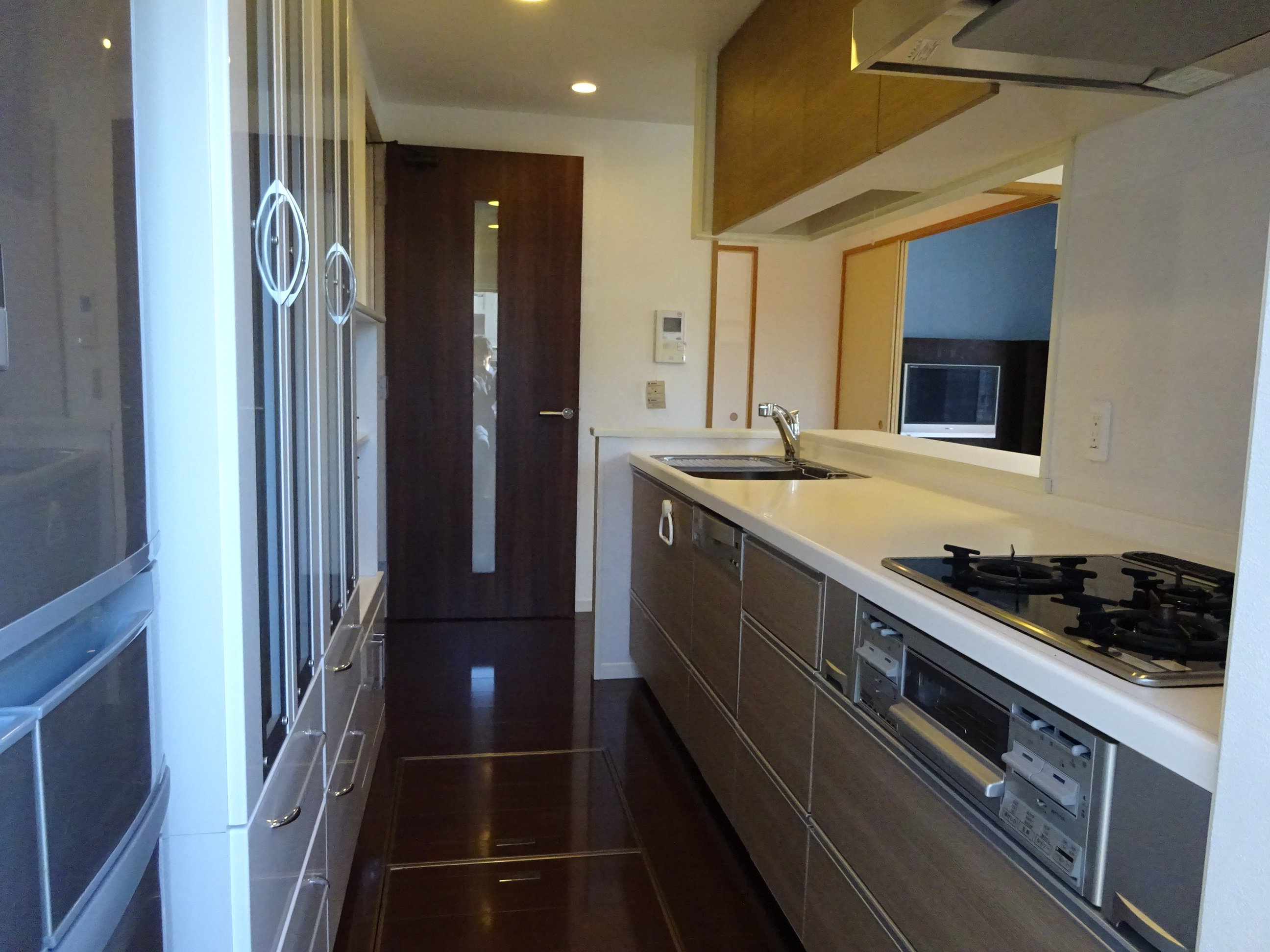 サーパス日乃出町公園（東南角部屋）