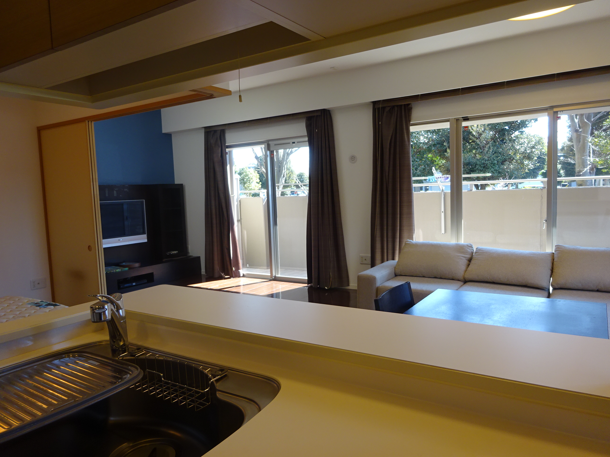 サーパス日乃出町公園（東南角部屋）