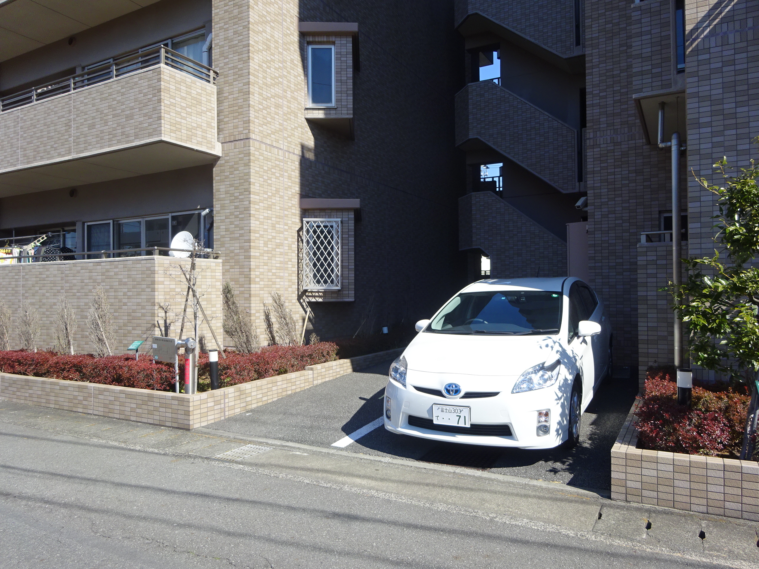 サーパス日乃出町公園（東南角部屋）