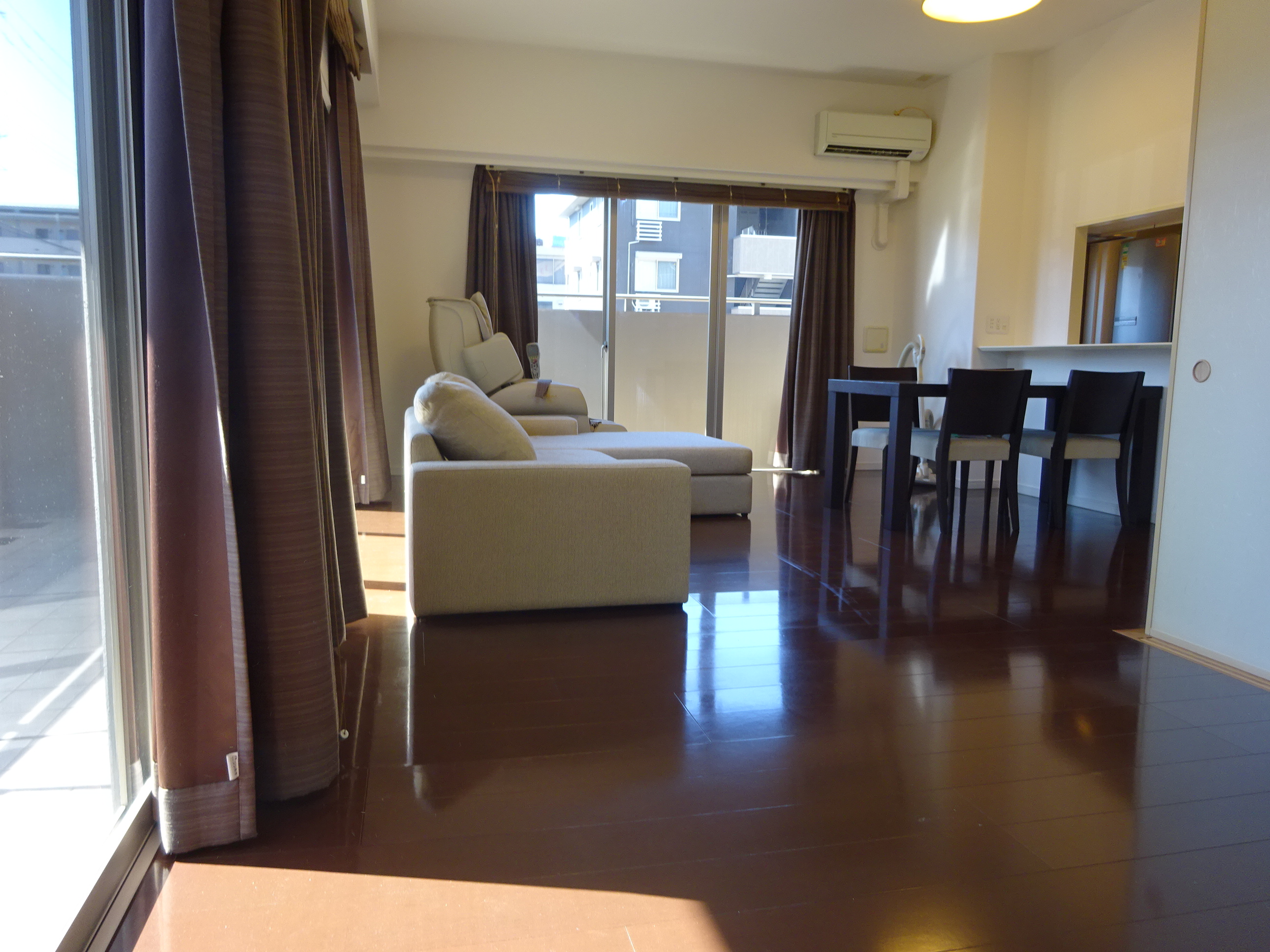 サーパス日乃出町公園（東南角部屋）