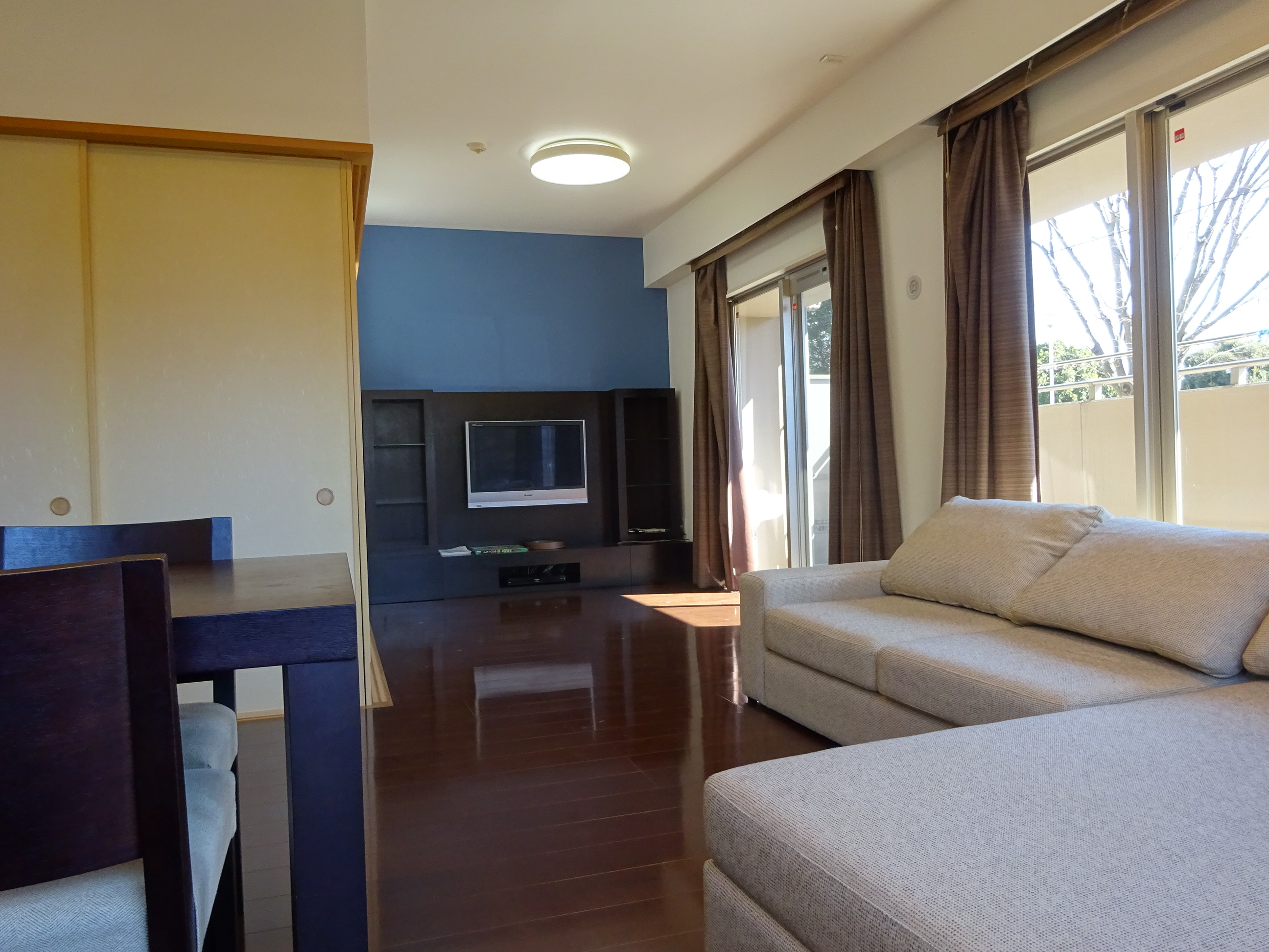 サーパス日乃出町公園（東南角部屋）