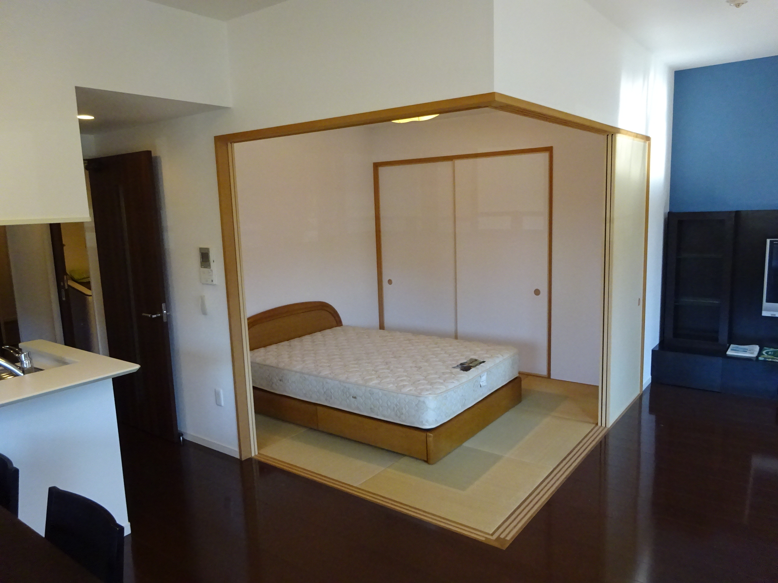 サーパス日乃出町公園（東南角部屋）