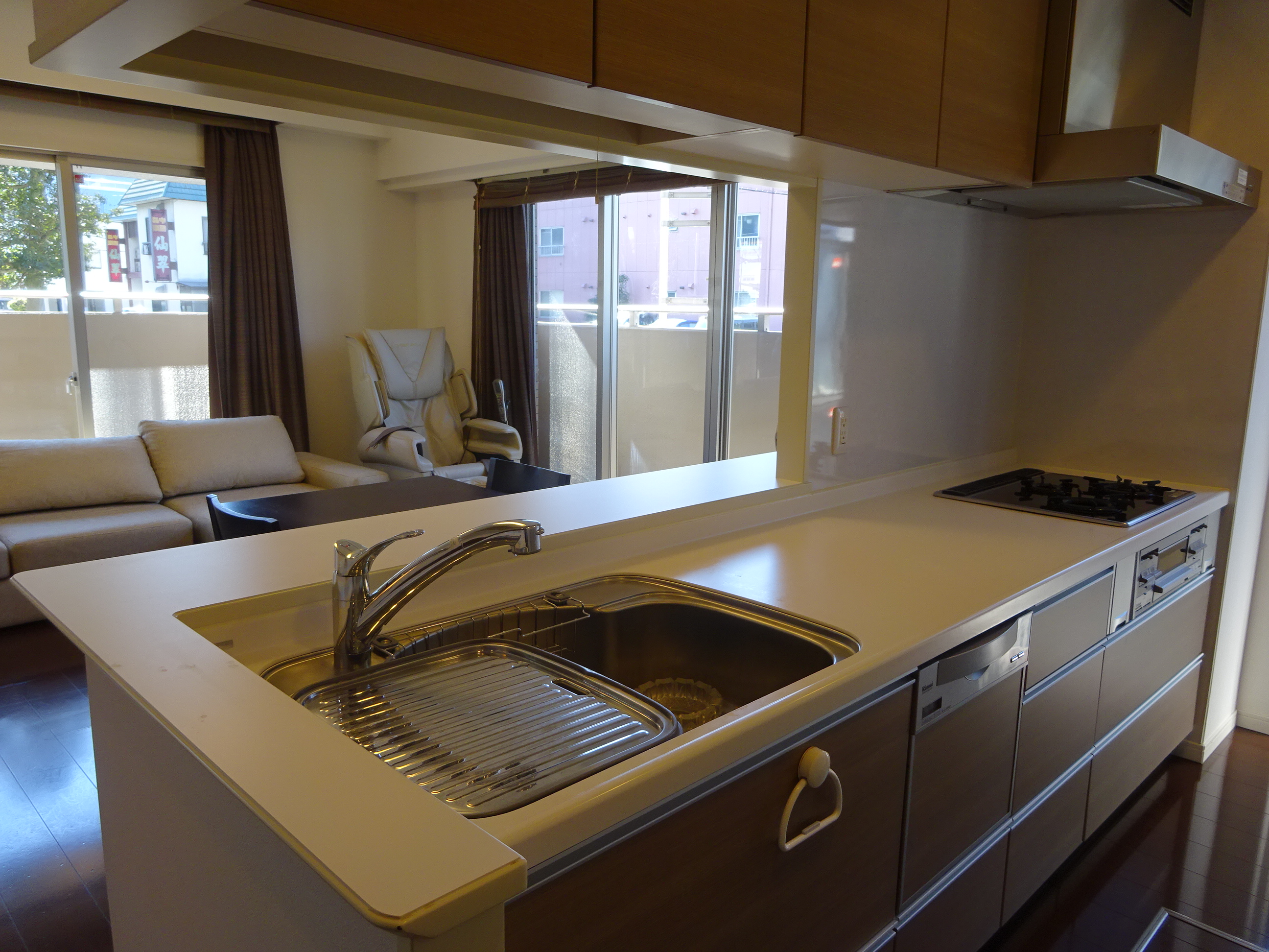 サーパス日乃出町公園（東南角部屋）