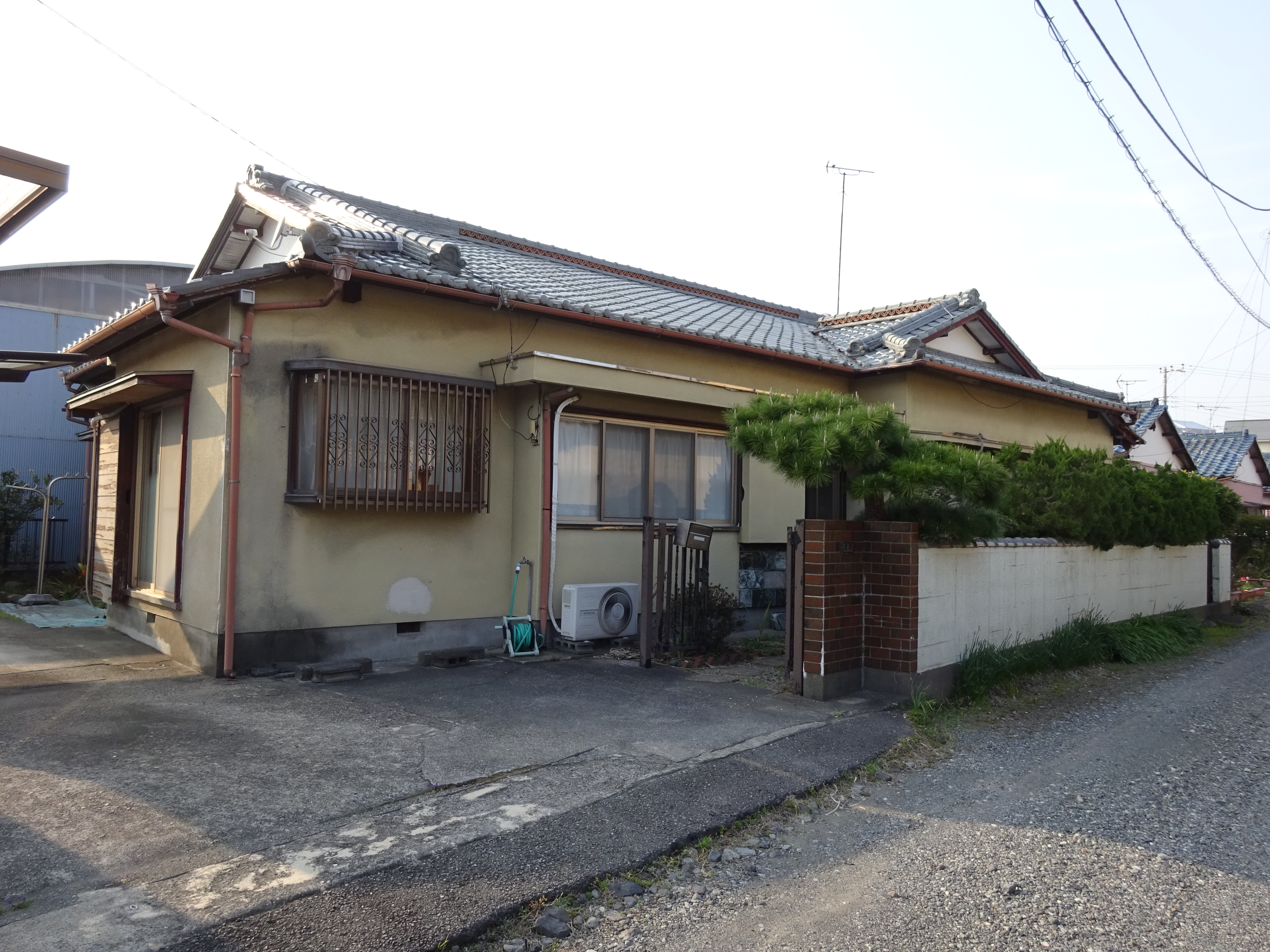 富士市松岡古小屋付き売り土地