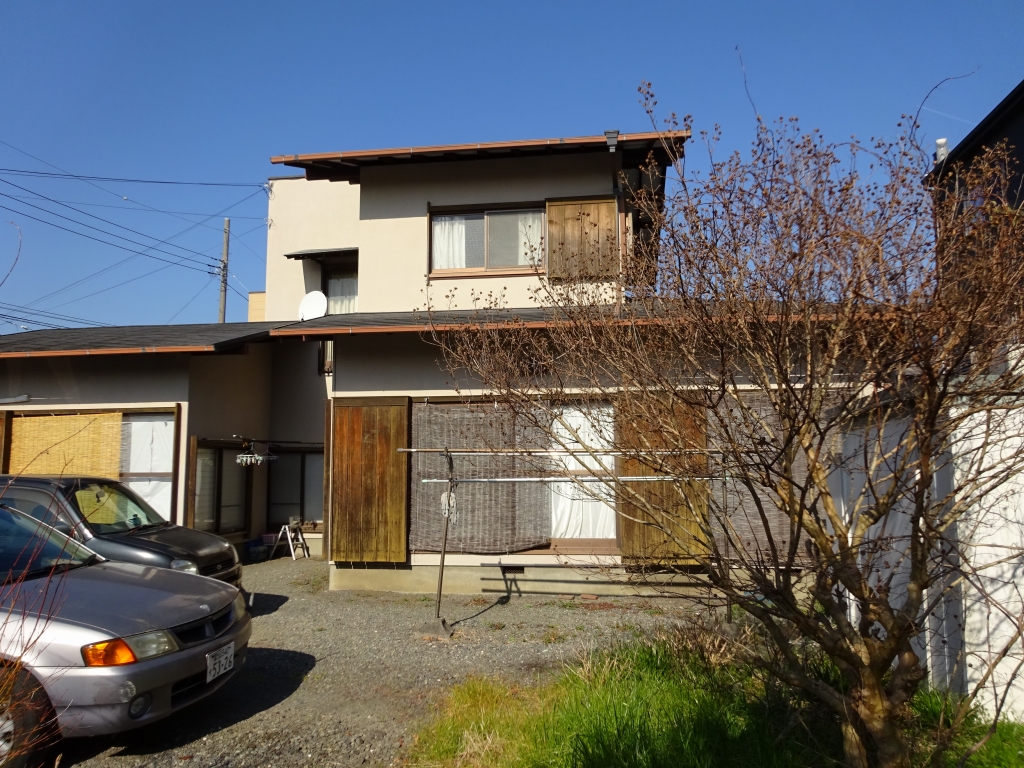 富士市厚原”旅館風の玄関が映える”中古住宅