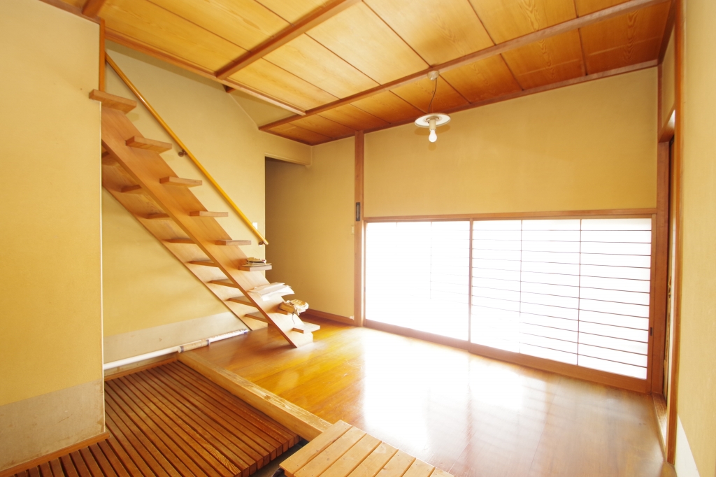 富士市厚原”旅館風の玄関が映える”中古住宅