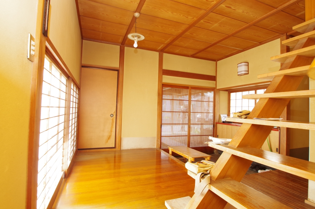 富士市厚原”旅館風の玄関が映える”中古住宅