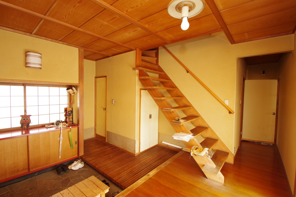 富士市厚原”旅館風の玄関が映える”中古住宅