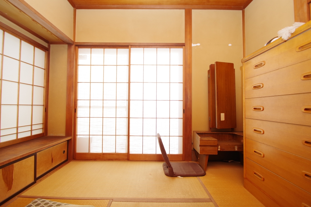 富士市厚原”旅館風の玄関が映える”中古住宅