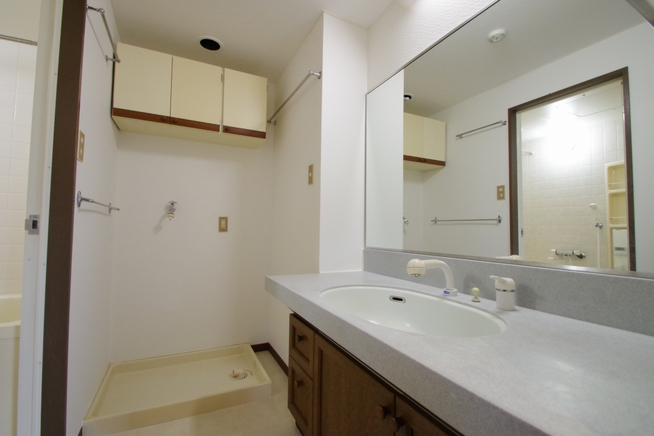 フジヤ小泉マンション2階角部屋