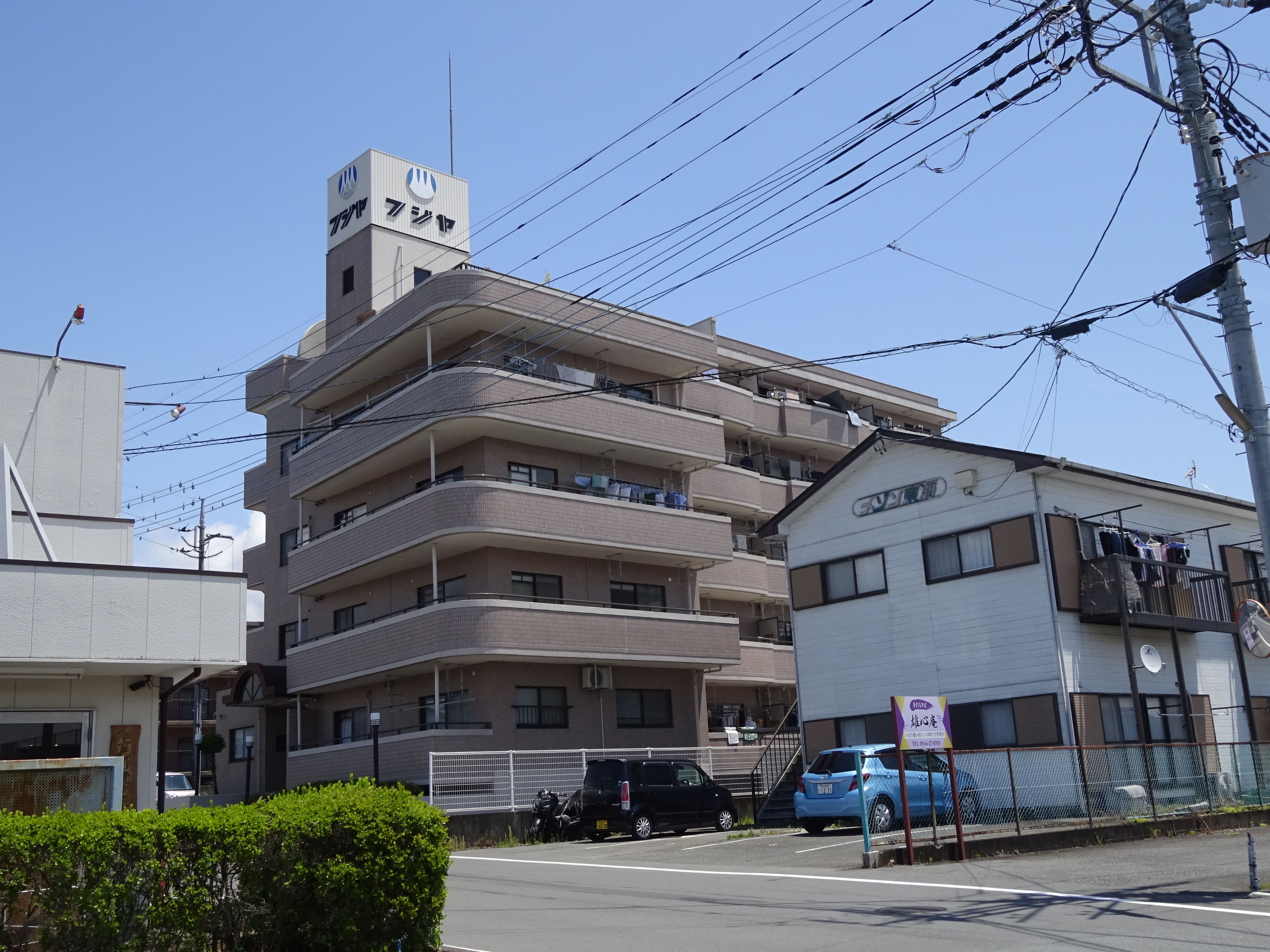 フジヤ小泉マンション2階角部屋