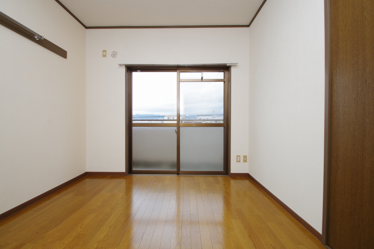 フジヤ小泉マンション2階角部屋