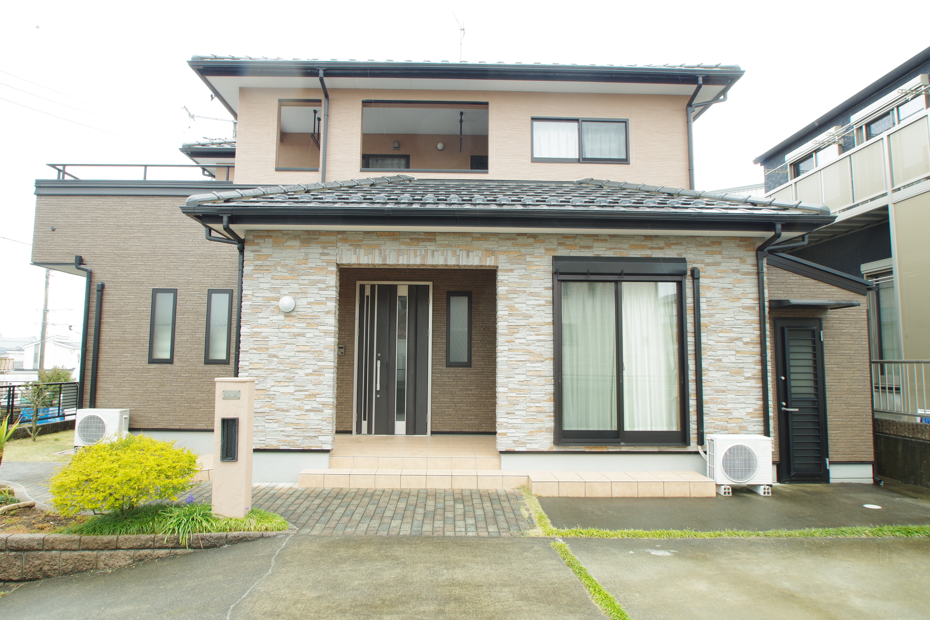 万野原新田に見どころ満載の、築浅デザイナーズハウス登場です！！