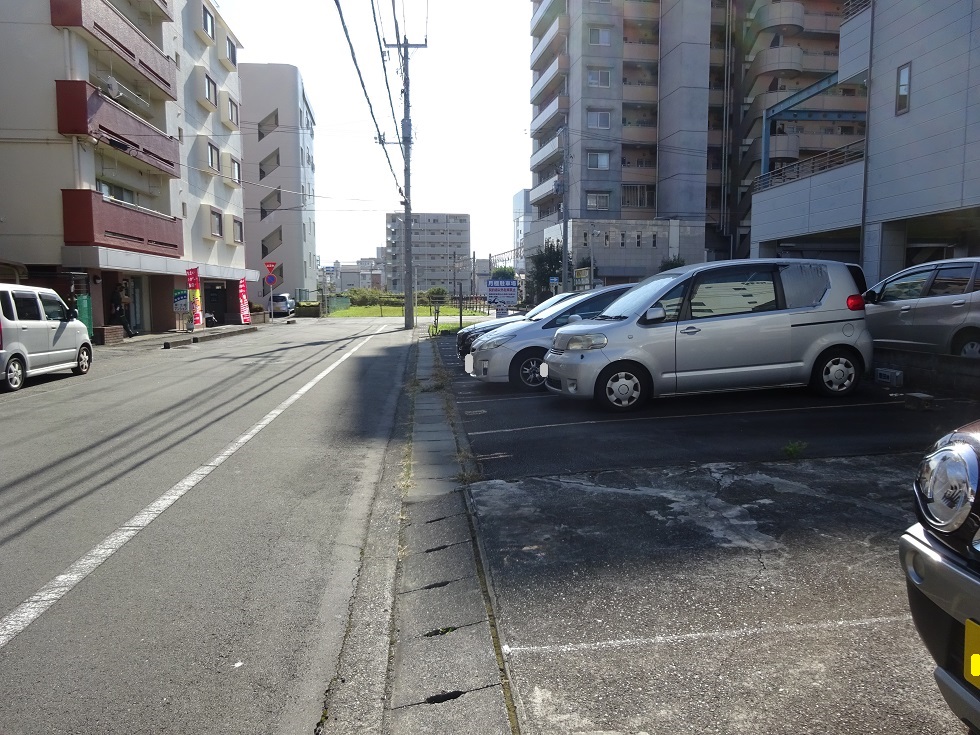 沼津駅至近 高沢町売り月極駐車場（11台）