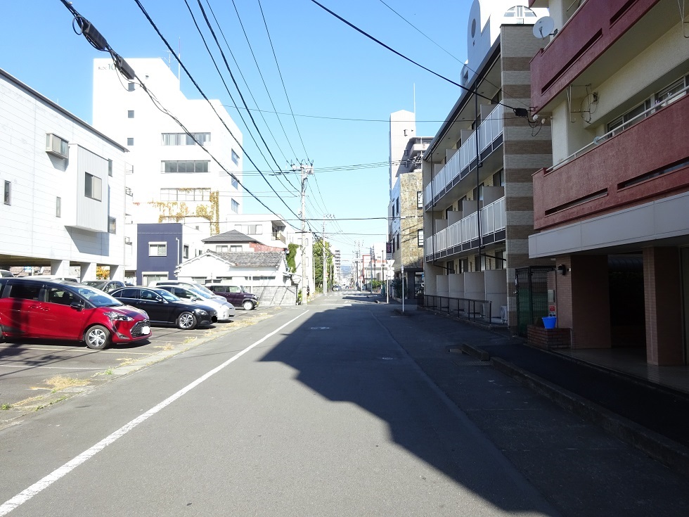 沼津駅至近 高沢町売り月極駐車場（11台）