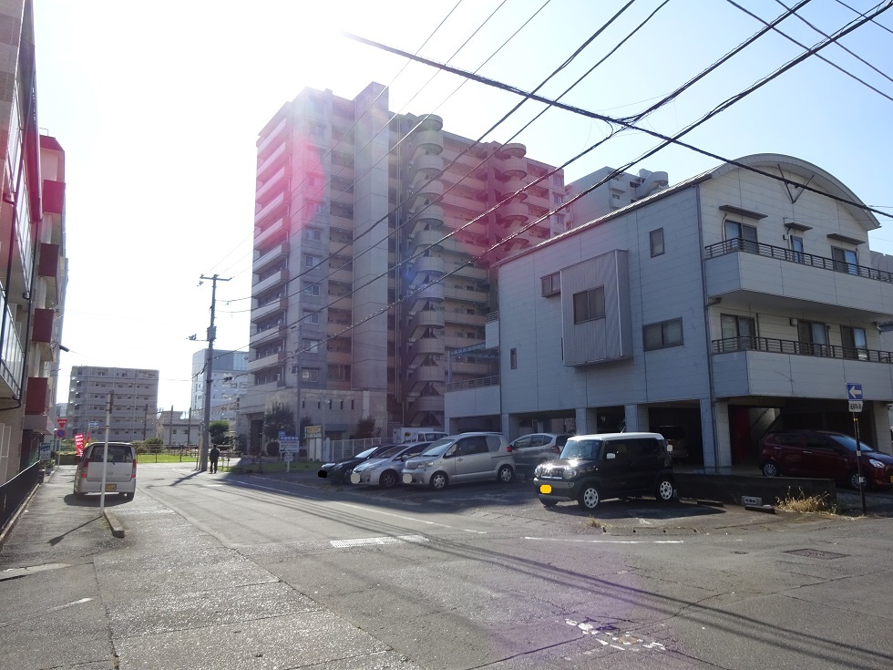 沼津駅至近 高沢町売り月極駐車場（11台）